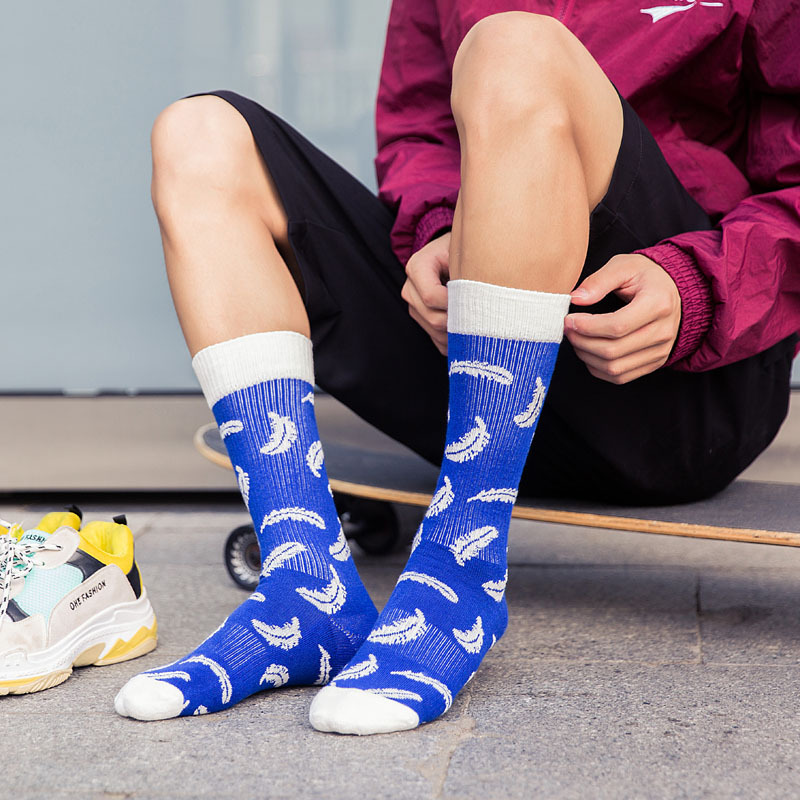 blue and white fresh feather patterned athletic crew socks