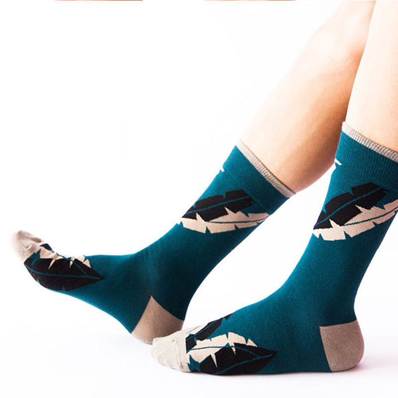 >Printed pattern contrast color crew socks for men