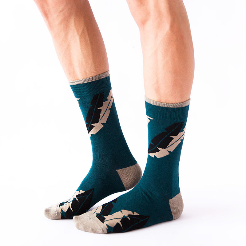 Printed pattern contrast color crew socks for men