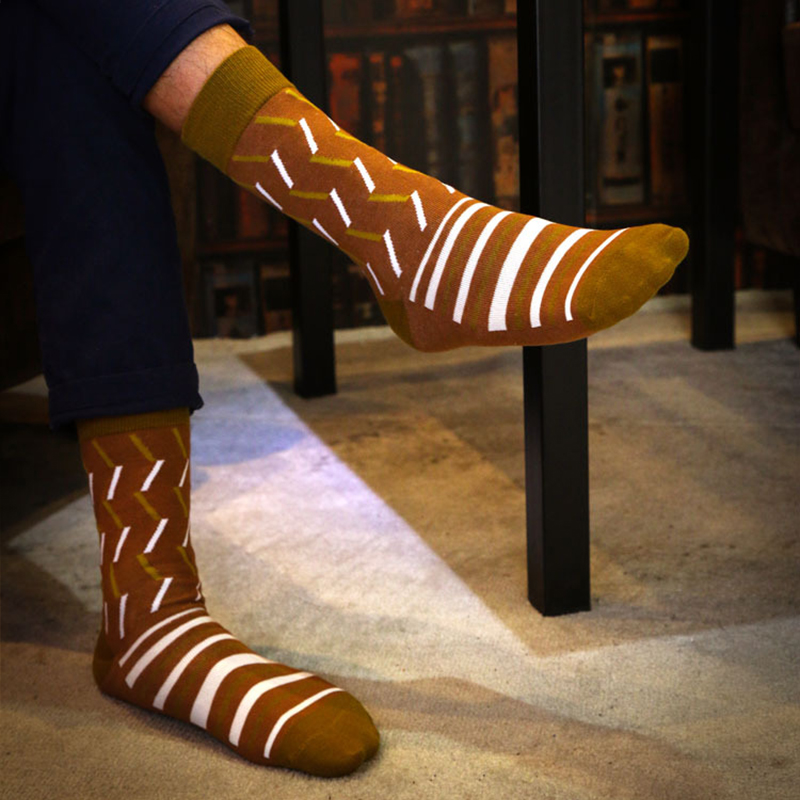 Brown simple striped cotton crew socks for men