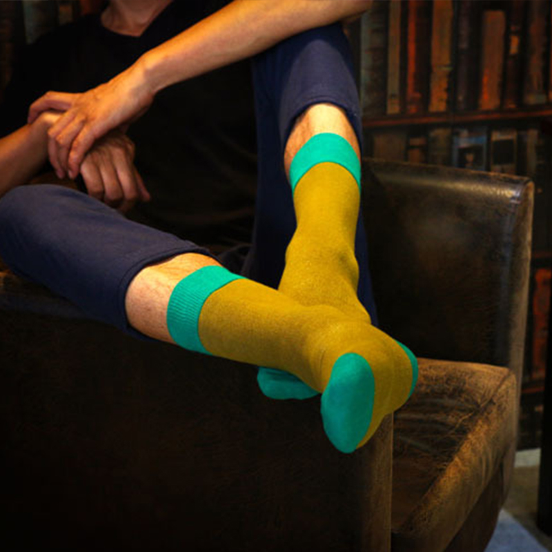 >Plain color textured combed cotton men’s socks