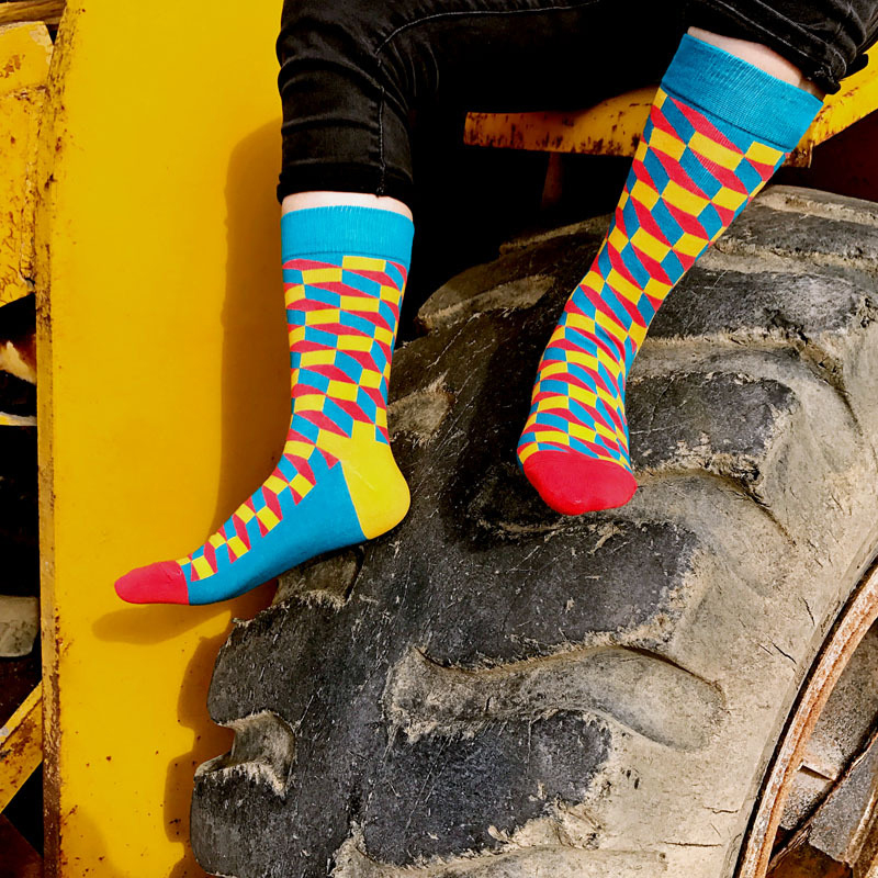 >Man’s fashion contrast colorful cube pattern socks