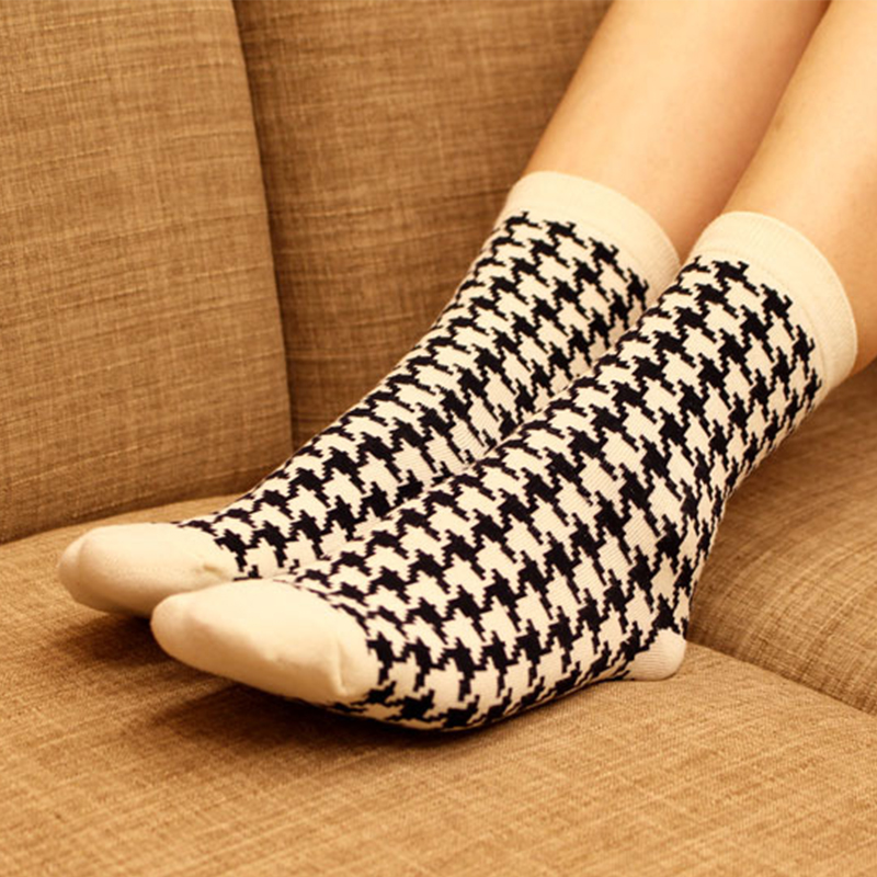 Women’s warm black and white houndstooth vintage check socks