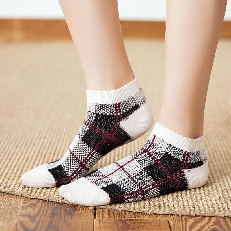 women’s warm casual winter stretch tartan socks.